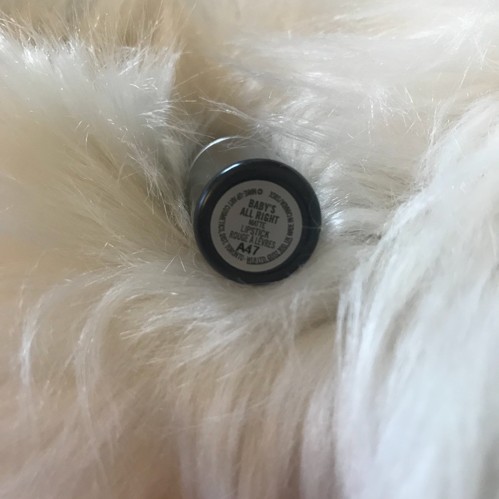 💕MAC Matte Lipstick - Baby’s All Right - Picture 3 of 6